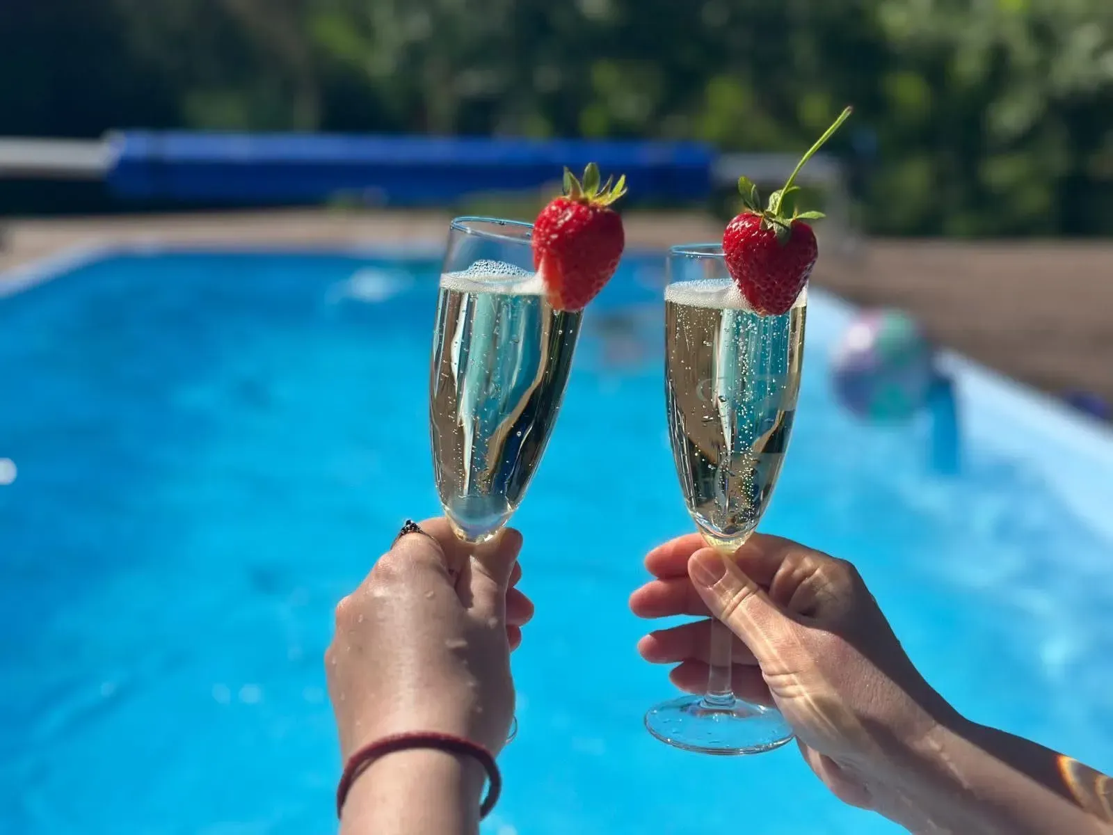 Prosecco nad basenem.jpeg